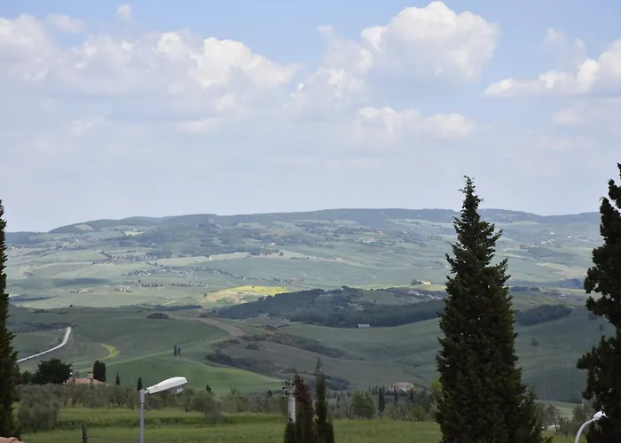 La Torre 3* San Quirico dʼOrcia